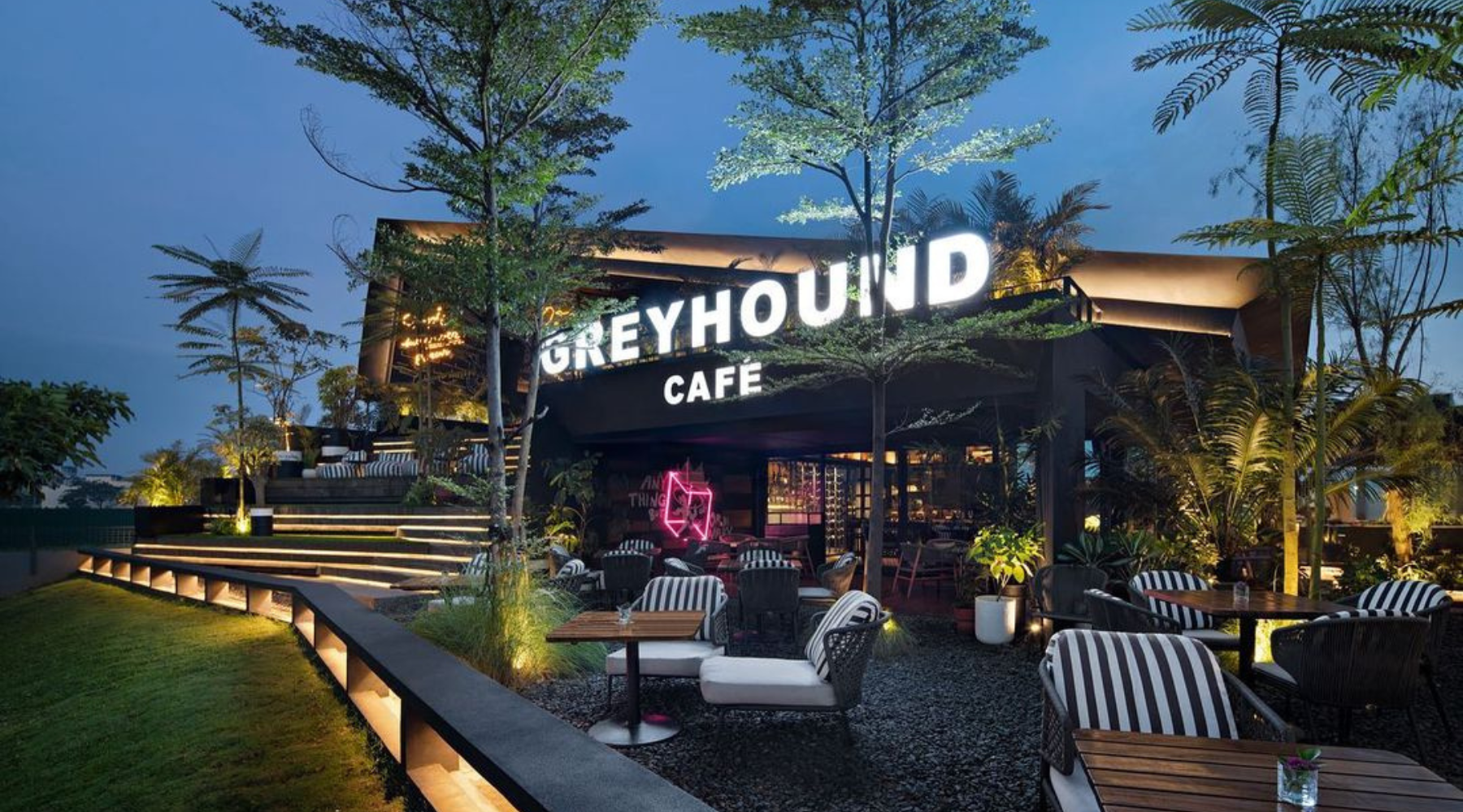 Review Greyhound Cafe: Tempat Buat Hangout dan Kuliner Instagramable